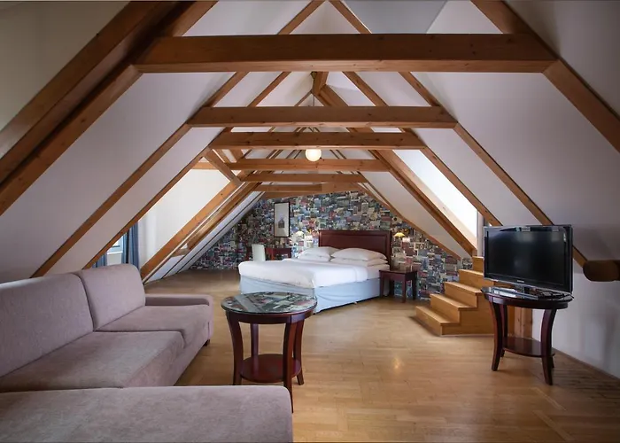Charles Bridge Heritage Suites By Salvator Hotels