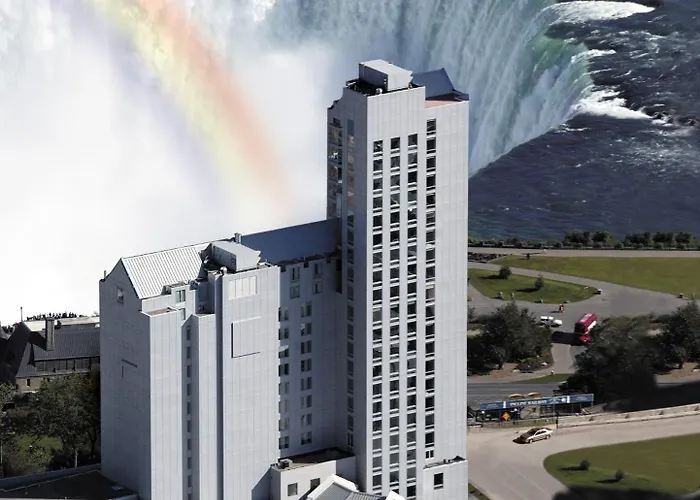 The Oakes Hotel Overlooking The Falls