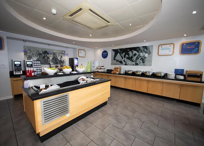 Holiday Inn Express, Racecourse By Ihg