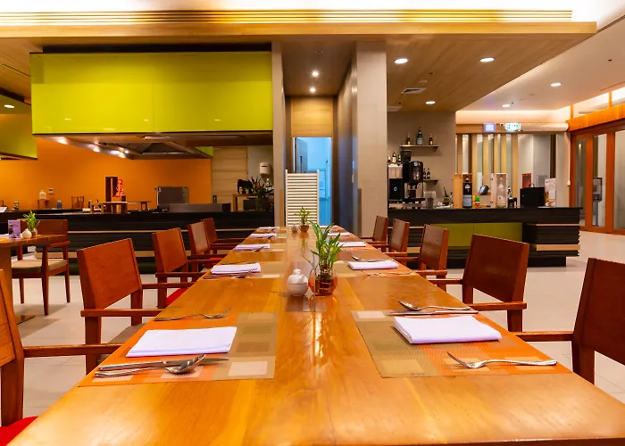 Le Meridien Phuket Mai Khao Beach Resort