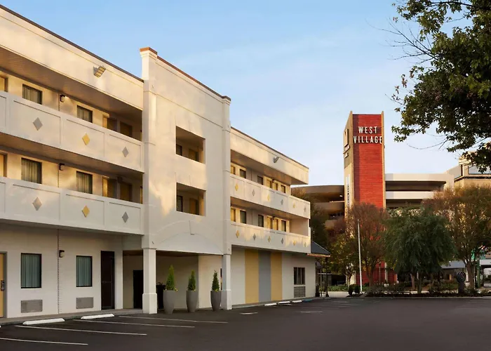 Hotel Bo, A Days Inn By Wyndham Chattanooga Downtown