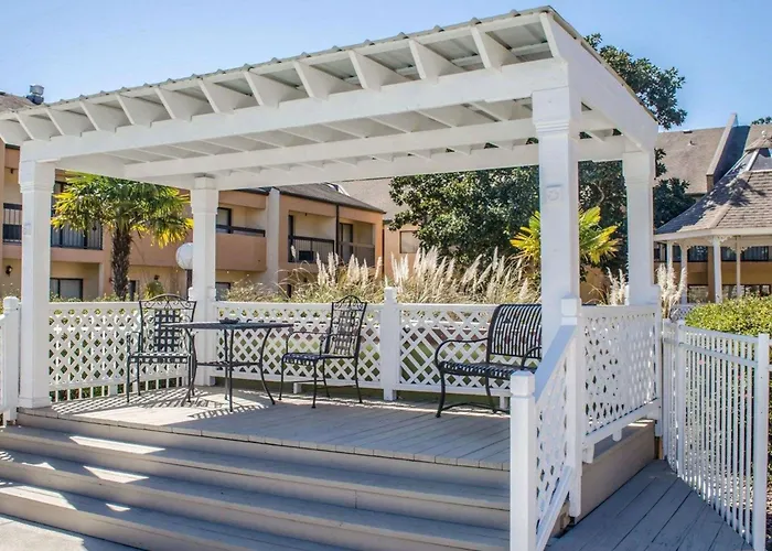 Quality Inn & Suites Pensacola Bayview