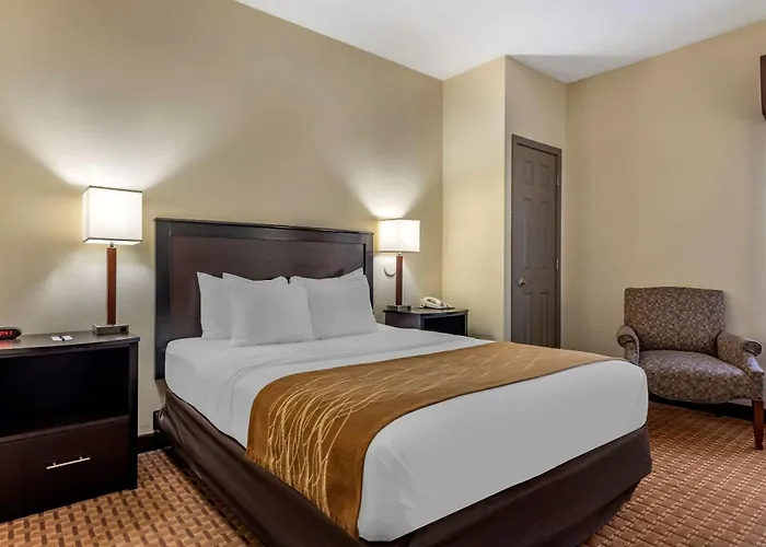 Comfort Inn & Suites Warsaw Near Us-30