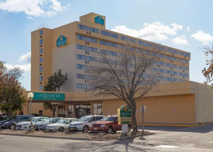 La Quinta By Wyndham Secaucus Meadowlands Hotel