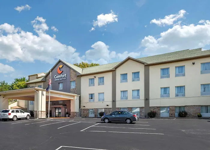 Comfort Inn & Suites Cincinnati Uptown Clifton