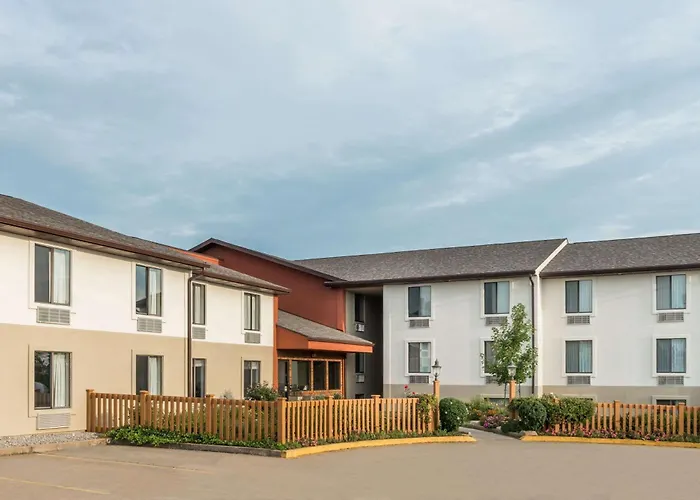 Super 8 By Wyndham Columbia Clark Lane