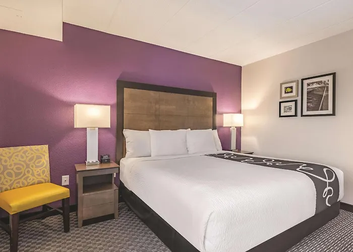 La Quinta By Wyndham Salem Nh Hotel