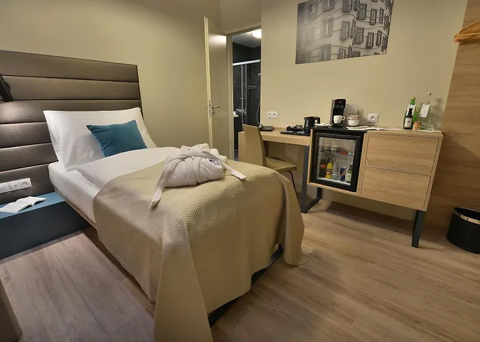 EA Hotel New Town