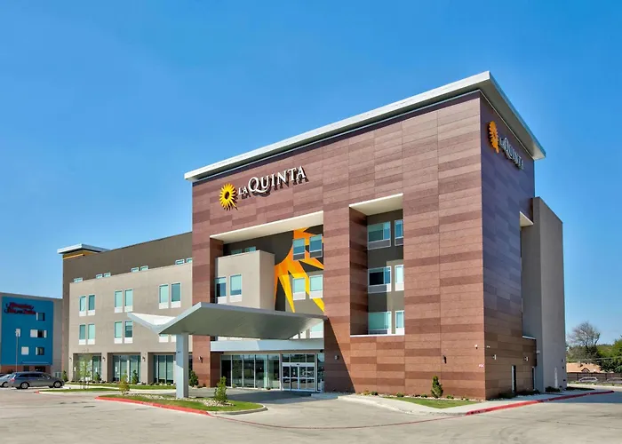 La Quinta Inn & Suites By Wyndham Dallas/Fairpark