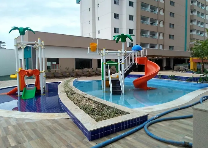 Olimpia Park Resort - Em frente à portaria do Thermas dos Laranjais