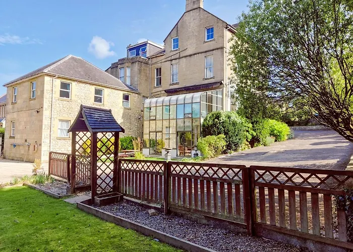 Wentworth House - Free Parking