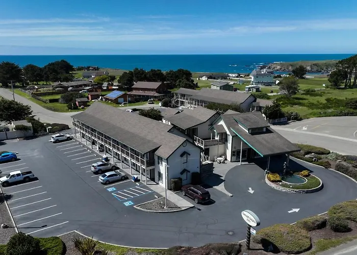 Emerald Dolphin Inn & Mini Golf
