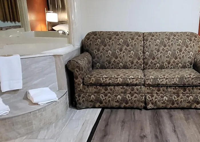 Super 8 By Wyndham Canton/Livonia Area