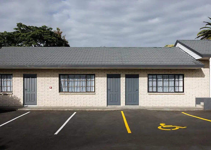 Bk'S Pohutukawa Lodge
