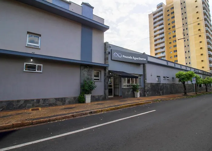Pousada Água Eterna - Próximo ao Museu de Cera, Hot Beach e Thermas dos Laranjais