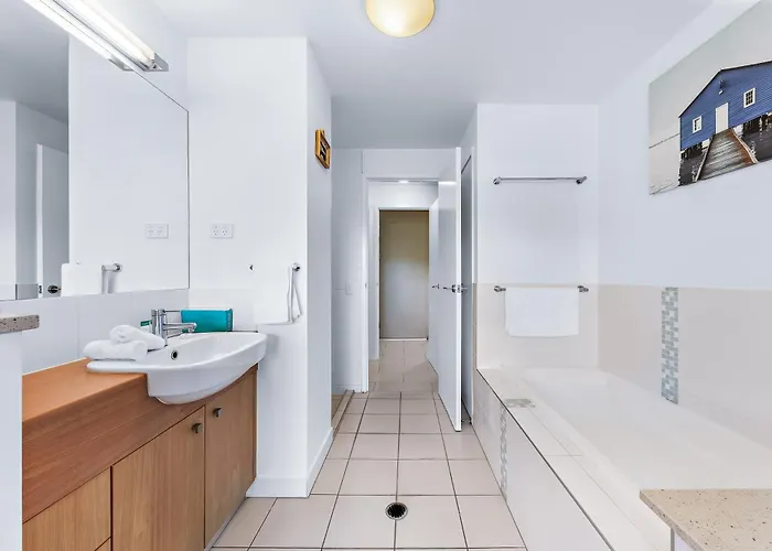 Airlie Summit Apartments