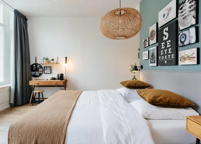Eye Hotel