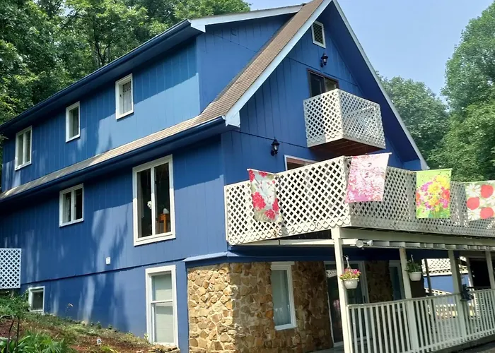 Lil Black Bear Inn
