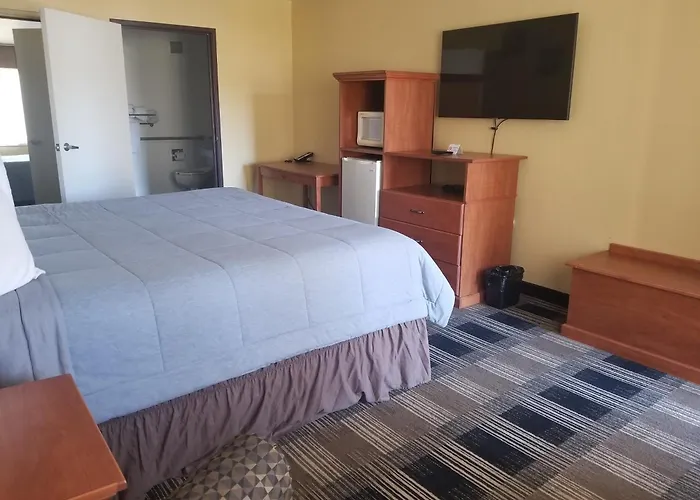Oakridge Inn & Suites