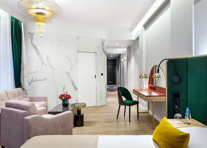 Hotel Golden Queen