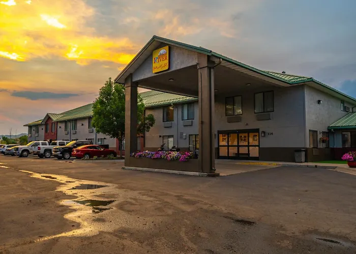 Yellowstone River Inn & Suites