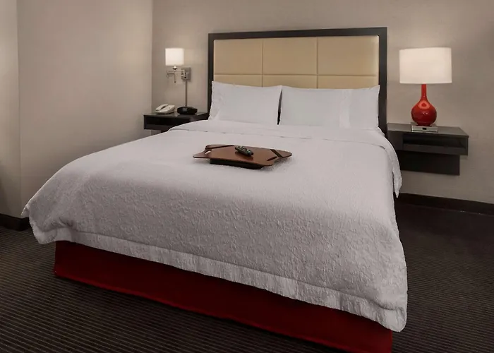 Hampton Inn & Suites Milwaukee Downtown