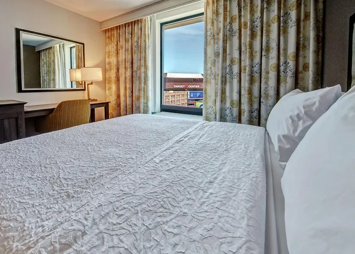 Hampton Inn & Suites - Minneapolis/Downtown