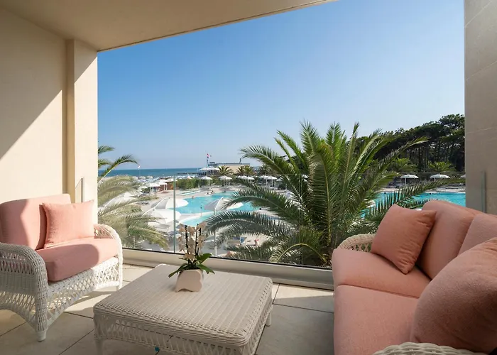 Riviera Resort Hotel