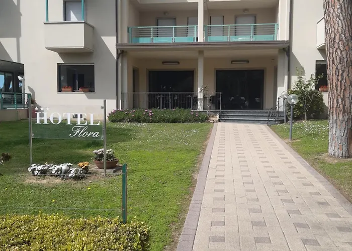Hotel Flora Marina Di Bibbona