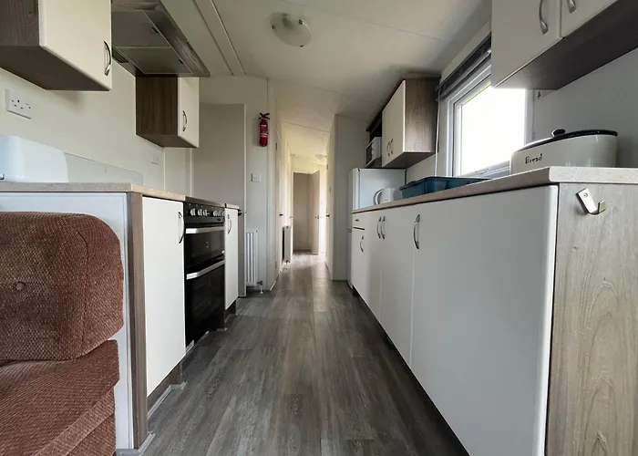 Ormesby Beach Haven: Pet-Friendly Family Retreat