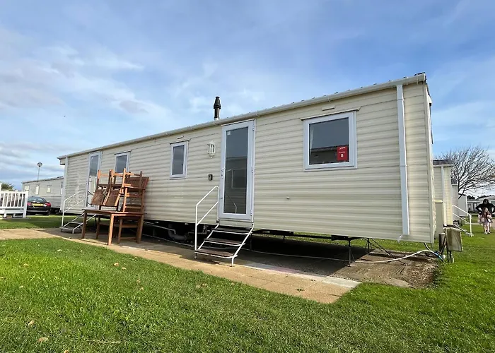 Ormesby Beach Haven: Pet-Friendly Family Retreat