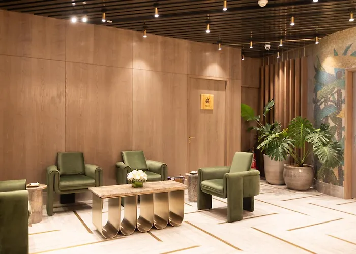 Taj Lands End