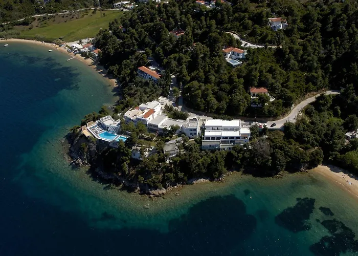 Cape Kanapitsa Hotel & Suites