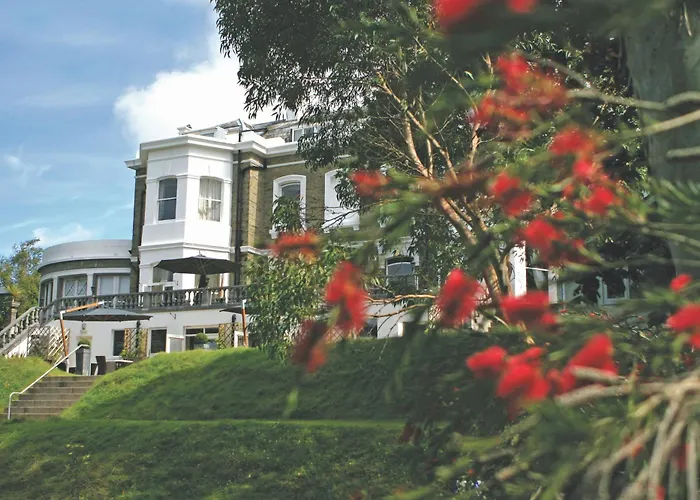 Trenython Manor Resort