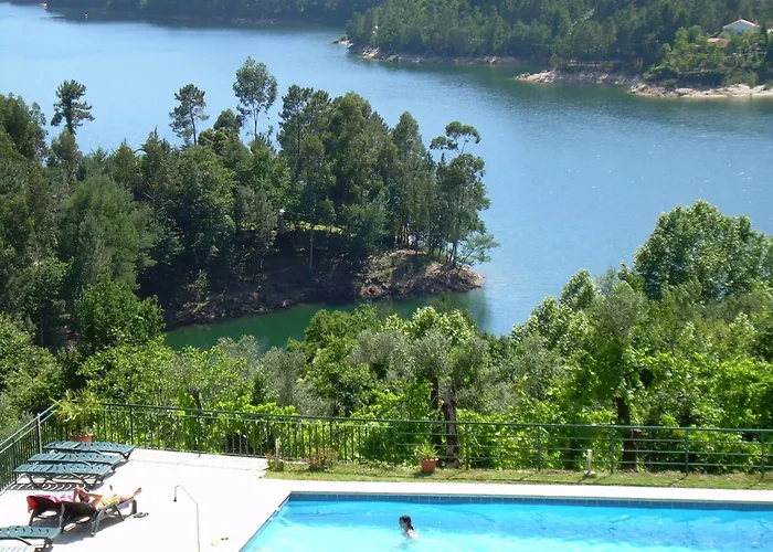 Lagoa Azul Do Geres