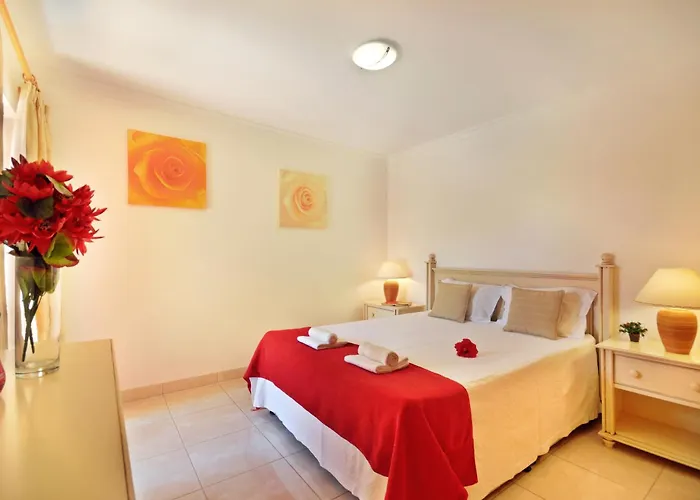 Jardim Da Meia Praia Resort