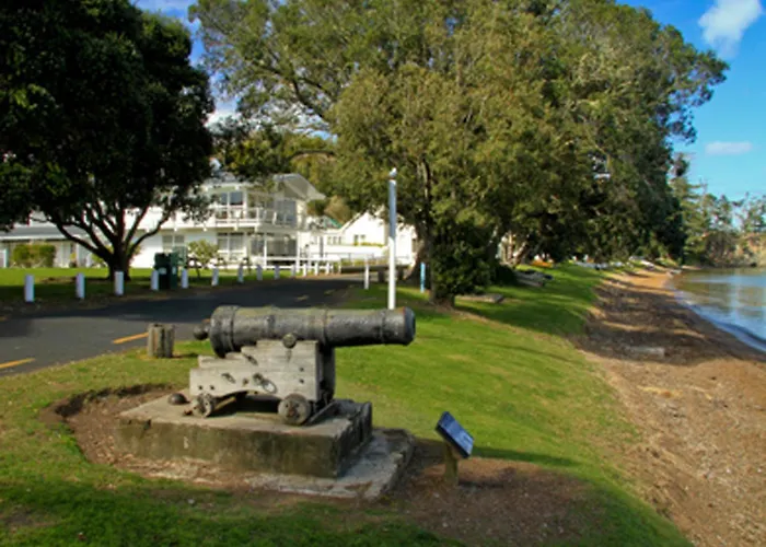 Hananui Lodge And Apartments