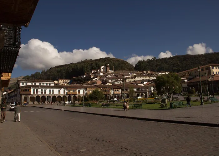 Katari Plaza El Virrey
