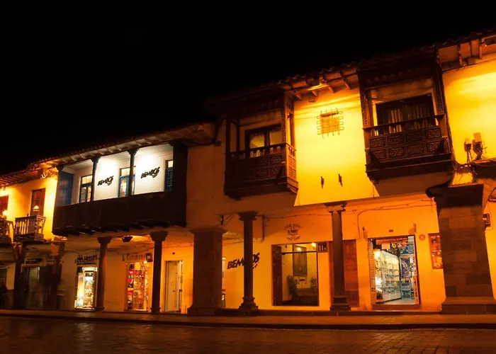 Katari Plaza El Virrey