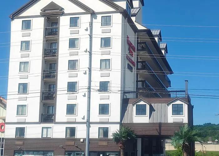 Mountain Vista Inn & Suites - Walking Distance To The Island