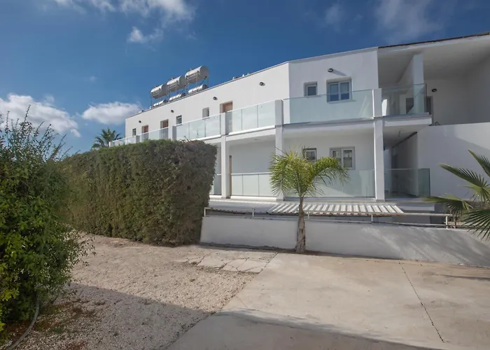 Pavlinia Hotel & Apartments