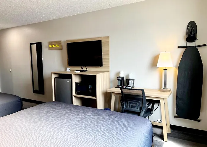 Super 8 By Wyndham Cedar Rapids