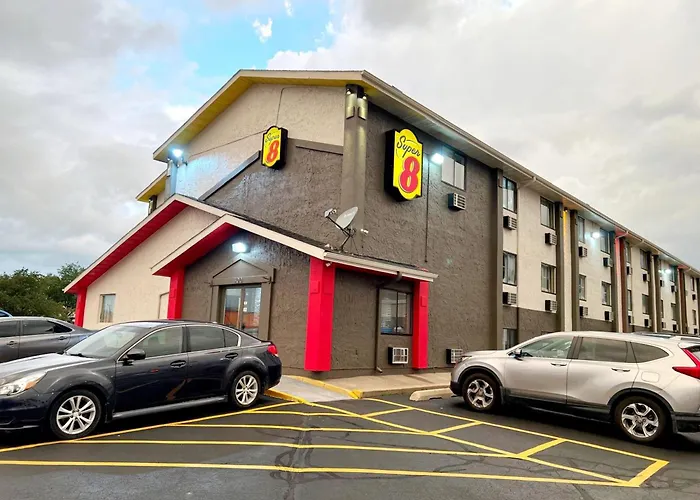 Super 8 By Wyndham Cedar Rapids