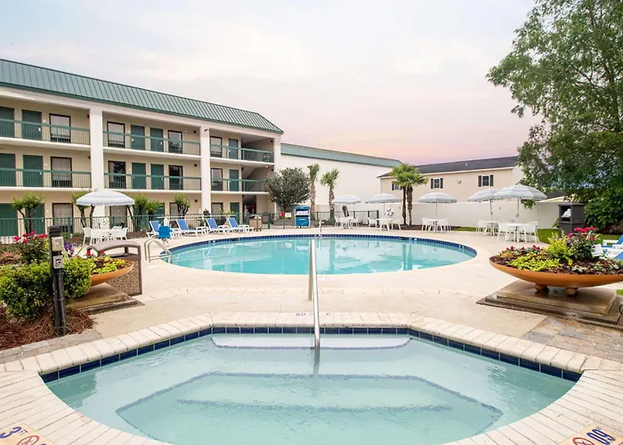 Econo Lodge Inn & Suites Foley-North Gulf Shores