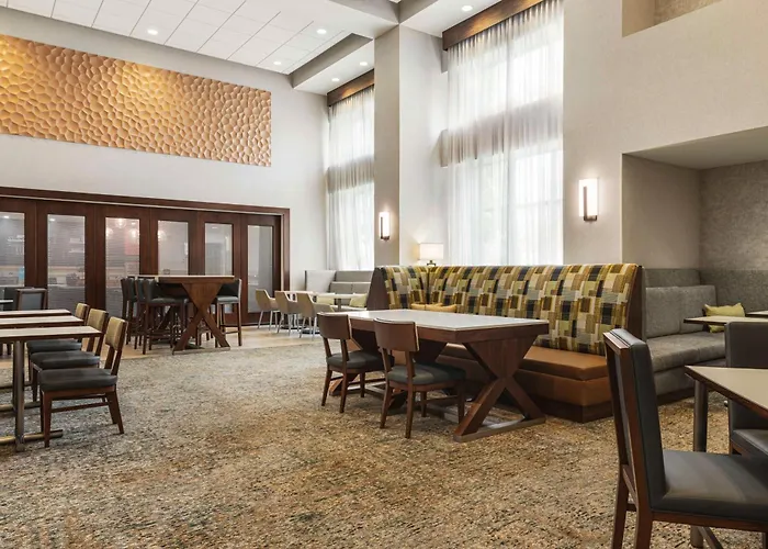 Hampton Inn & Suites Pittsburgh Waterfront West Homestead