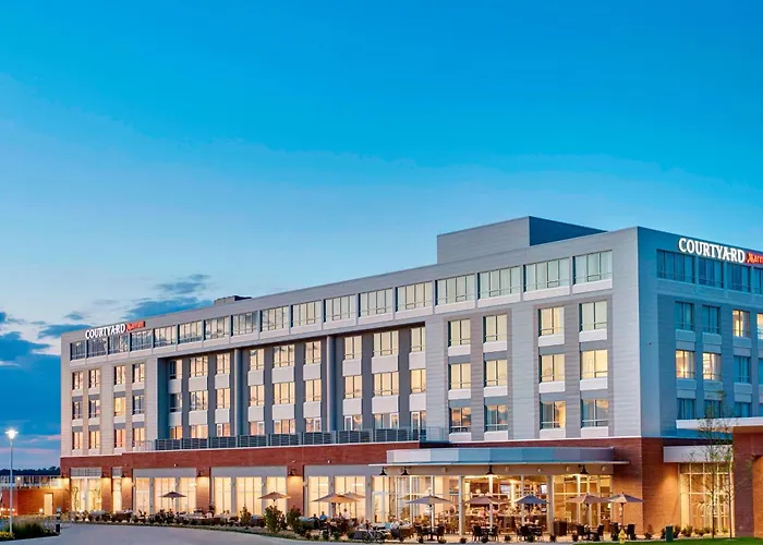 Courtyard By Marriott Bayfront
