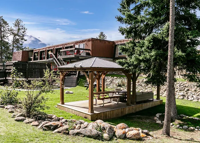 Tonquin Inn