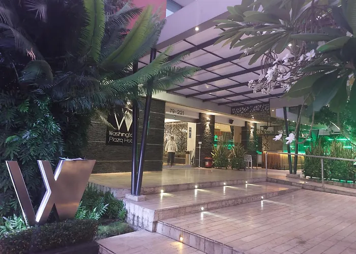 Washington Plaza