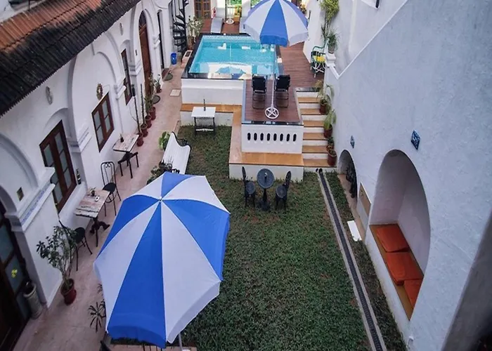 Old Courtyard Hotel