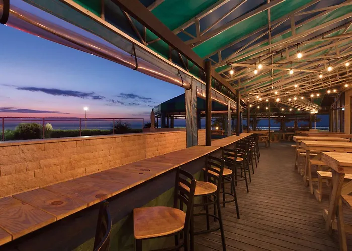 Surfbreak Virginia Beach Oceanfront, An Ascend Collection Hotel